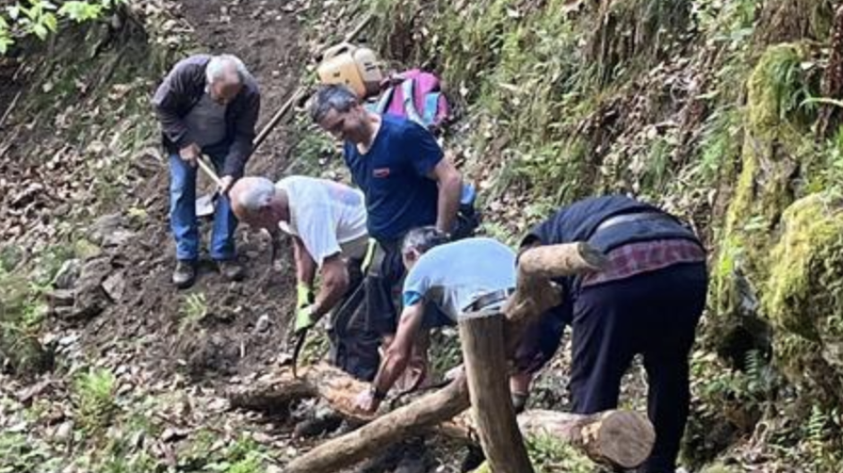 Volontari al lavoro sul “Sentiero della salute”